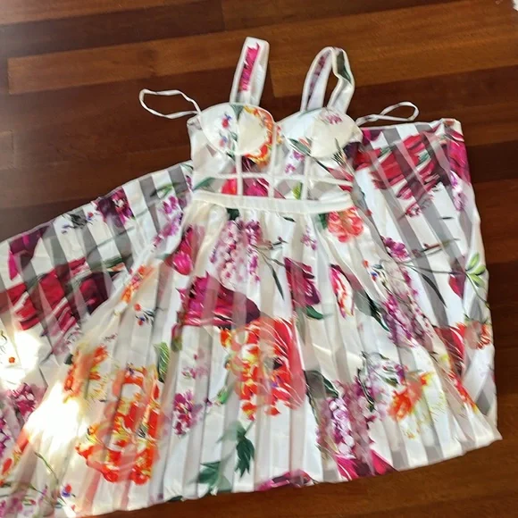 NEW AKIRA FLORAL MAXI DRESS, S - Picture 6 of 10